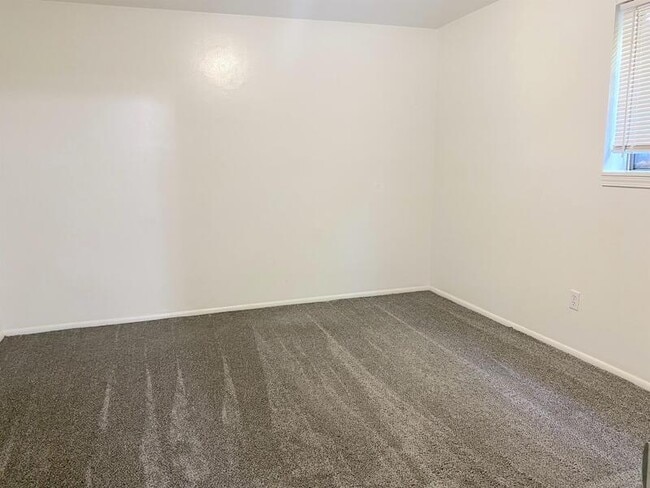 Building Photo - 5542 S 5340 W