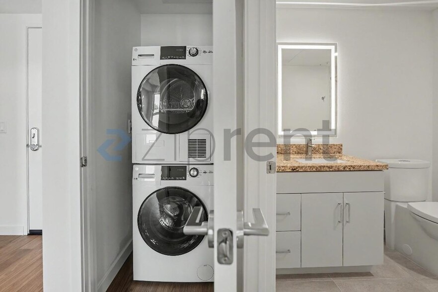 Building Photo - Unit 316