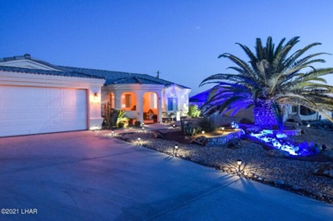 Building Photo - * Occupied* Unfurnished Long Term Pool Hom...