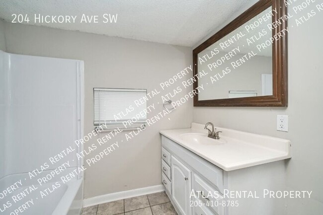 Building Photo - 204 Hickory Ave SW