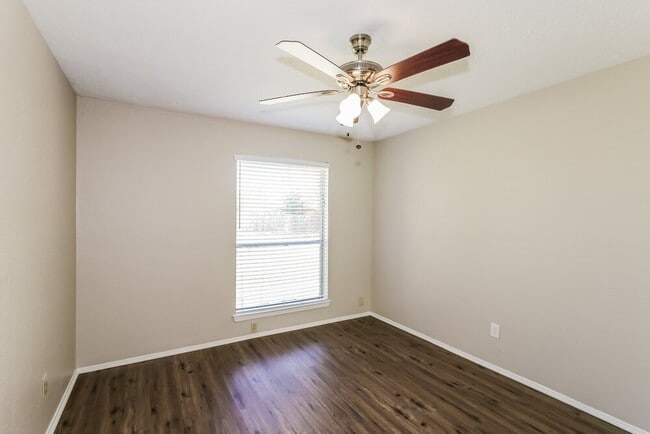 Building Photo - 8443 S Meadow Bird Cir