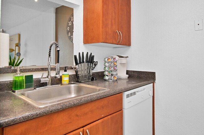 Building Photo - 2560 S Ocean Blvd