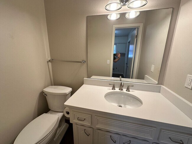 Building Photo - For Rent: Upgraded 3 Bed, 2.5 Bath Home in...