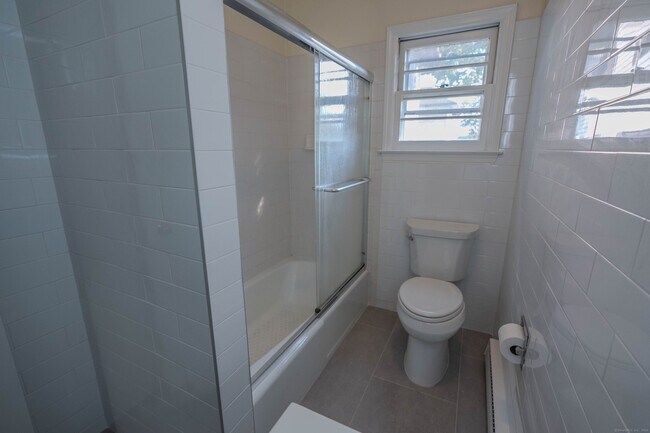 Building Photo - 16 Oenoke Pl