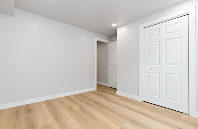 Building Photo - 1436 S Yates St