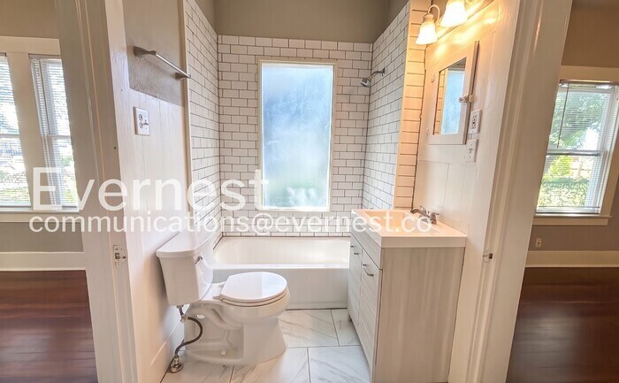 Building Photo - 1007 Archer St