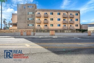 Building Photo - Westlake Park Square Apartments