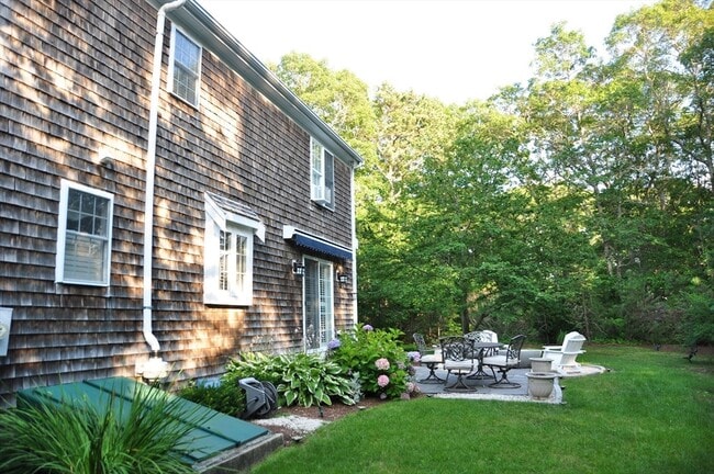 Building Photo - 6 Country Club Ln