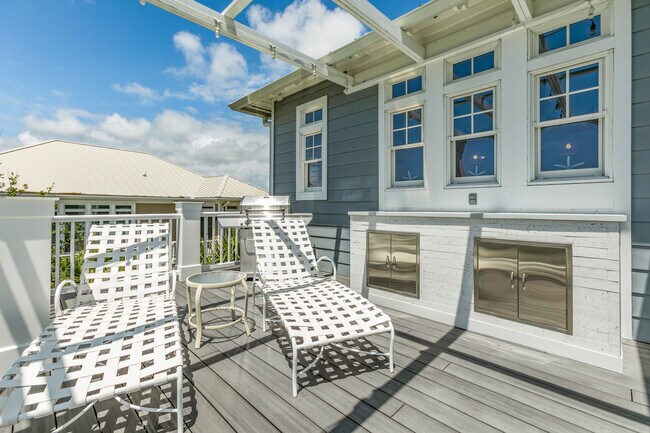 Building Photo - 681 Ocean Palm Way