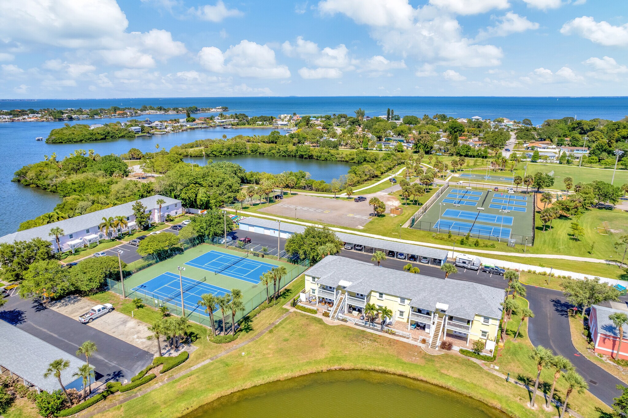 Building Photo - 3743 Pompano Dr SE