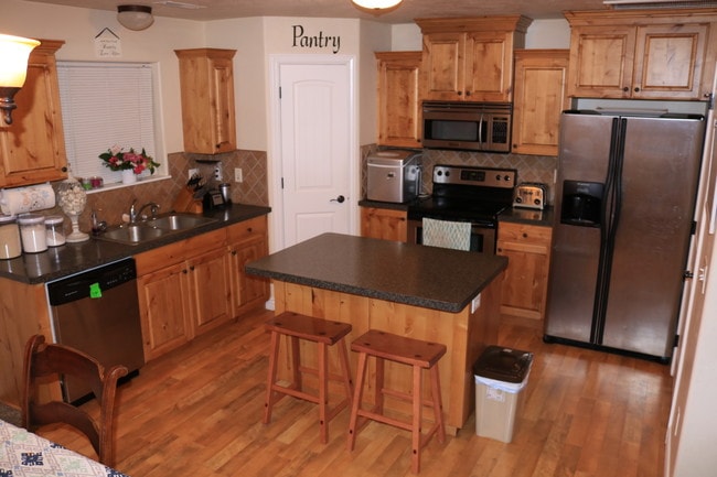 Amazing Kitchen! - 550 Sunflower Rd