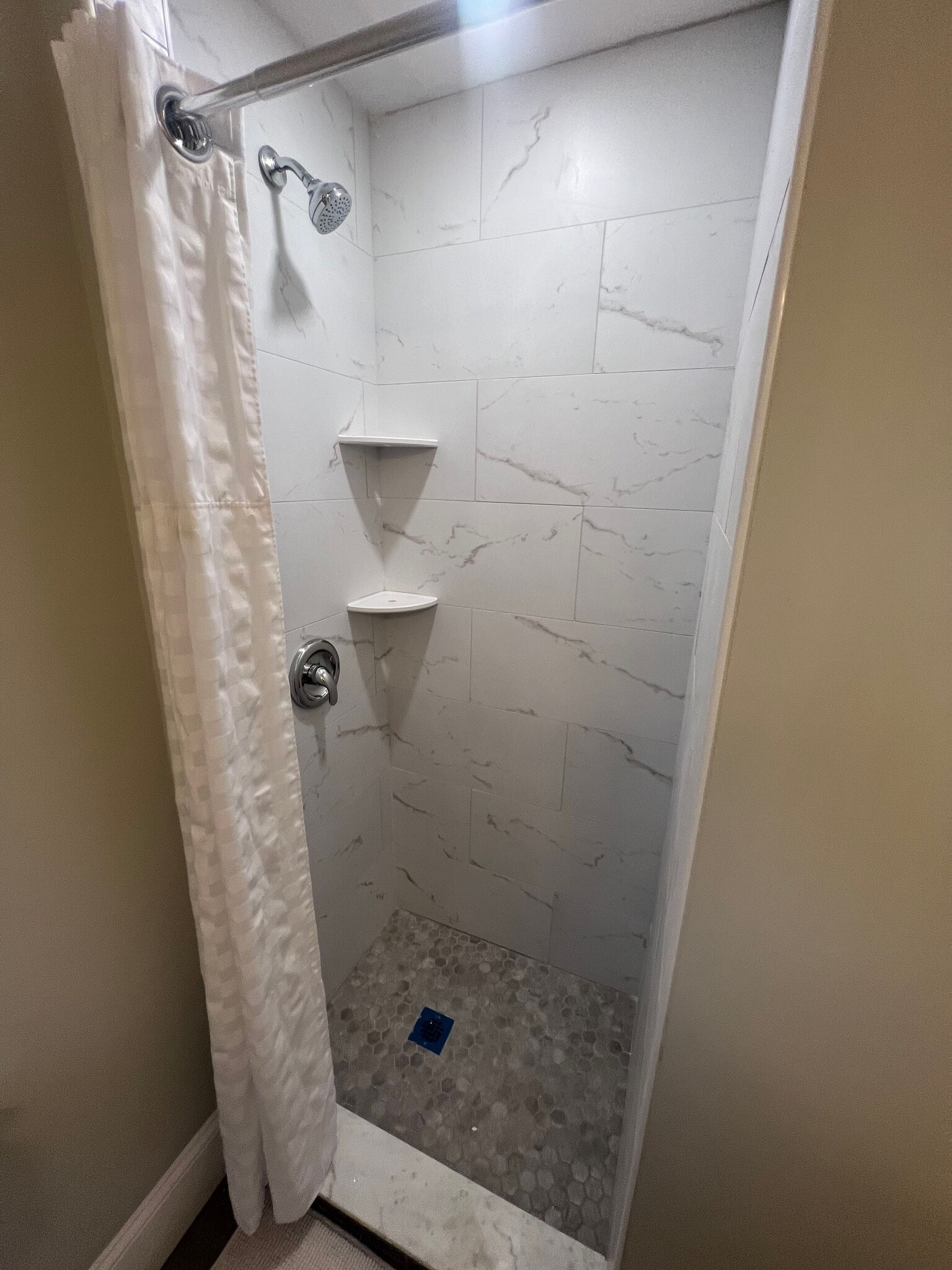 Building Photo - 42 Irwin St