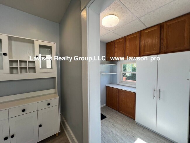Building Photo - Charming Grandin Court House with Detached Garage and In Law Suite