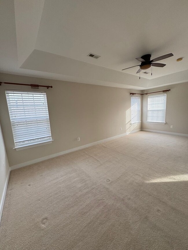 Building Photo - Lovely 4 bedroom townhome in Villages of F...