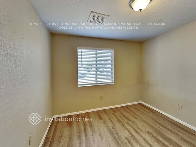 Building Photo - 5909 W Coronado Rd