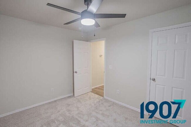 Building Photo - Modern & Spacious 3-Bedroom Home in Newcas...