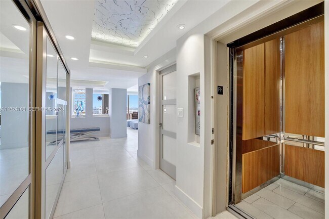 Building Photo - 2800 E Sunrise Blvd