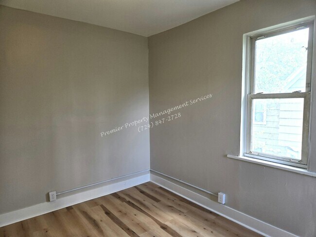 Building Photo - 1429 Hall Ave