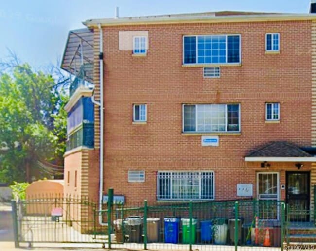 Primary Photo - 89-08 S Conduit Ave