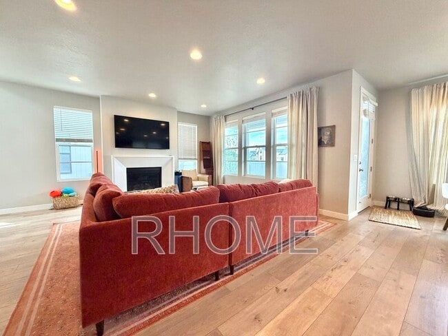 Building Photo - 5066 Elmfield Wy