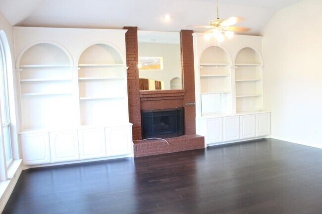 Building Photo - 1013 Stone Gate Dr