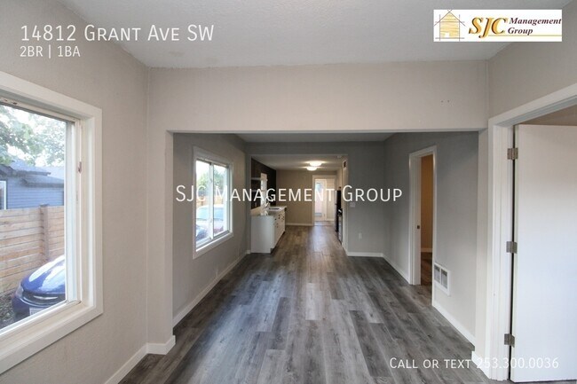 Building Photo - Two bed one bath single family home for re...