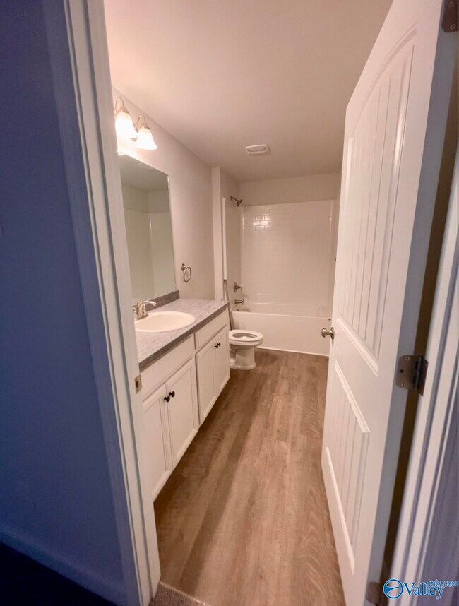 Building Photo - 272 Abercorn Dr