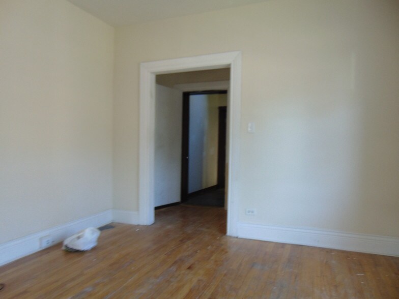 Building Photo - 6644 S Peoria St