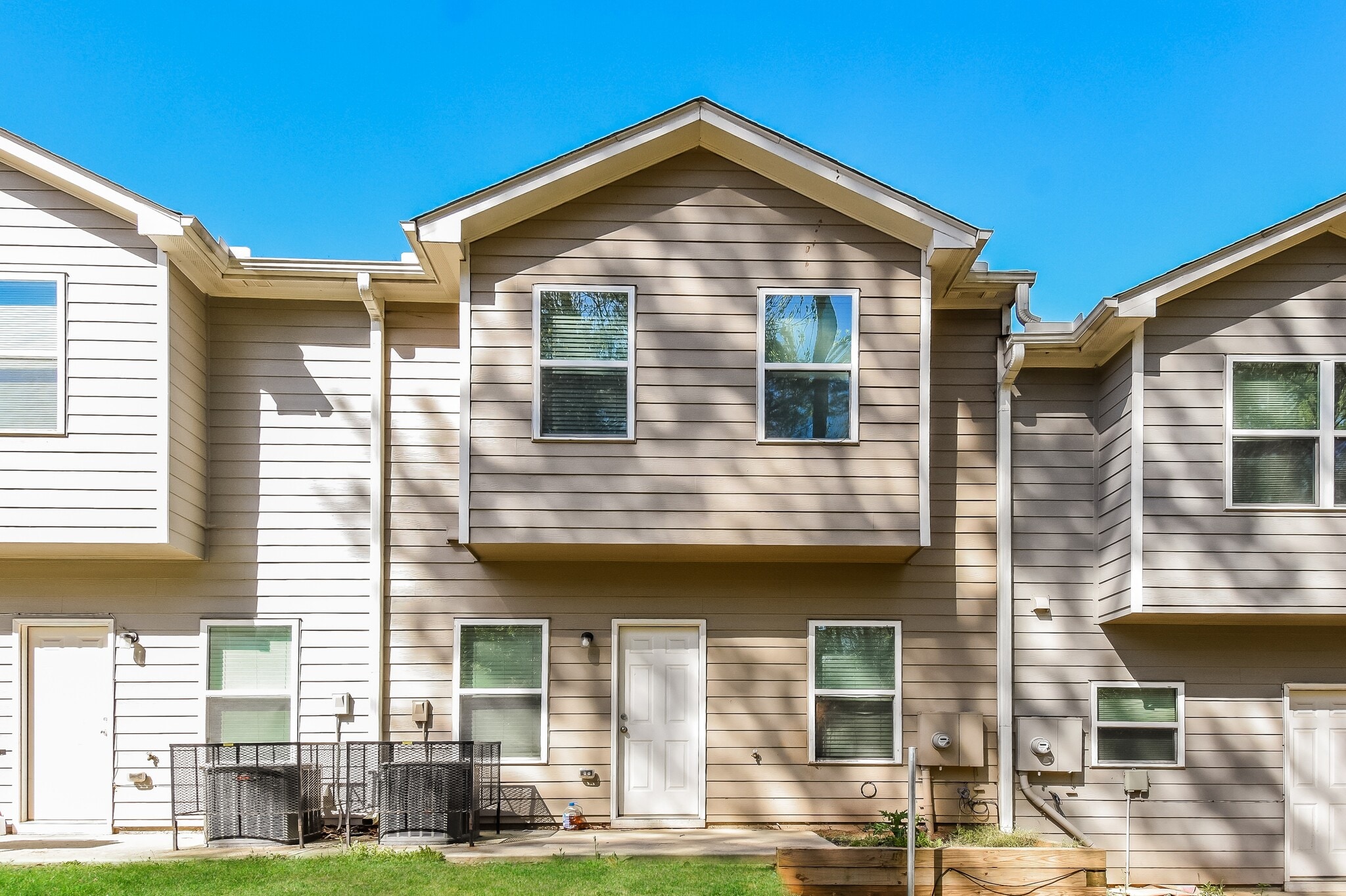 Building Photo - 1208 Highwood Ln