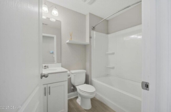 Building Photo - Stunning Waterfront 4 Bed Property in Sunn...