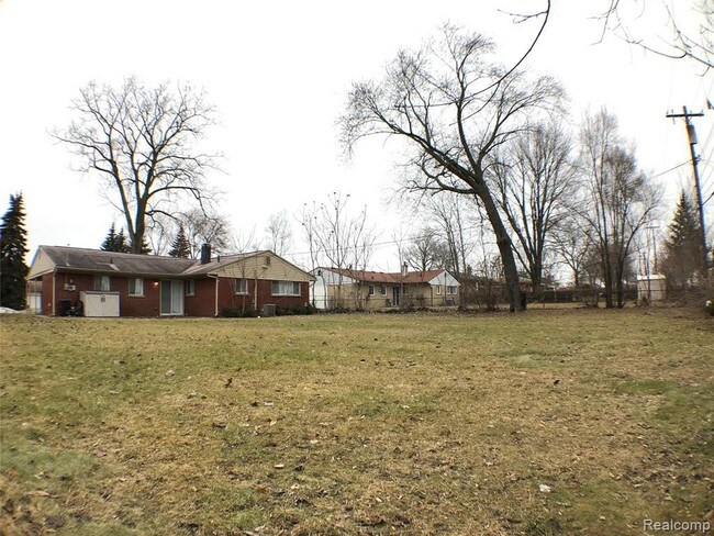 Building Photo - 2117 St Joseph St