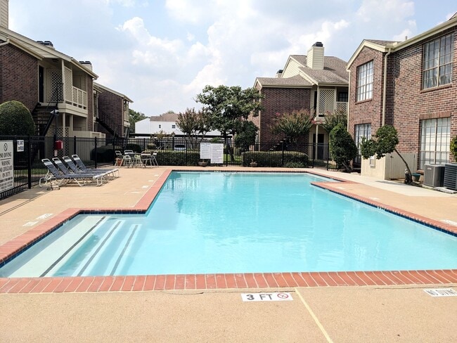 Building Photo - 2121 El Paseo St