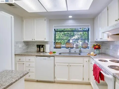 Building Photo - 2454 Sebastopol Ln