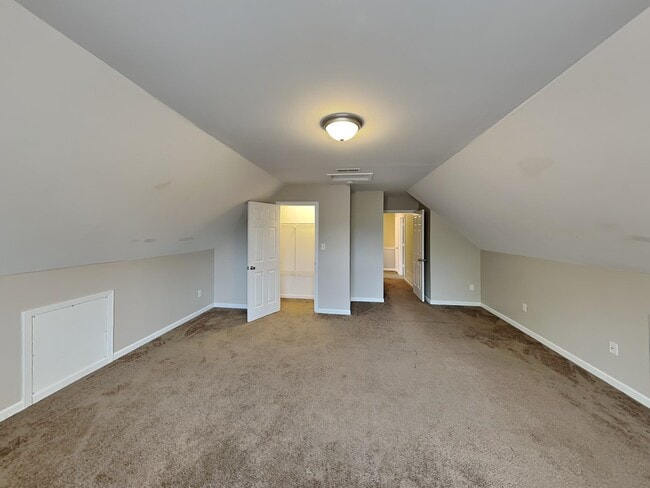 Building Photo - 5657 Wolf Pack Dr