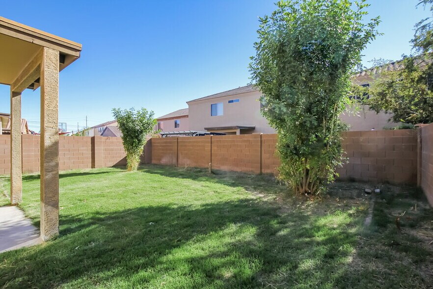 Building Photo - 12121 W Avenida Del Rey