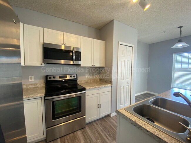 Building Photo - 2076 Cypress Bay Blvd