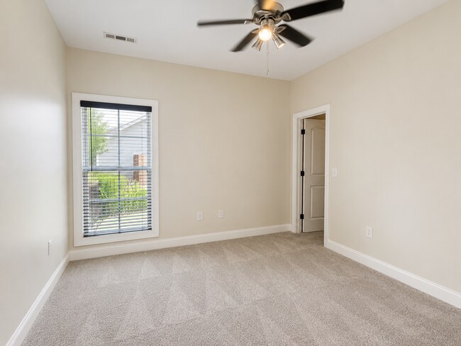 Building Photo - Spacious & Beautifully Maintained Home in a Quiet Cul-De-Sac