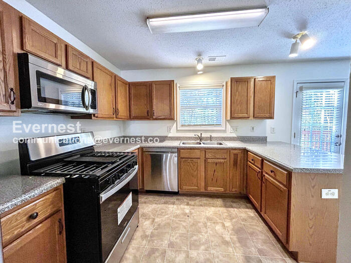 Building Photo - 5 Rosemont Ct