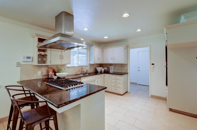 Building Photo - 2553 W Scott Ave