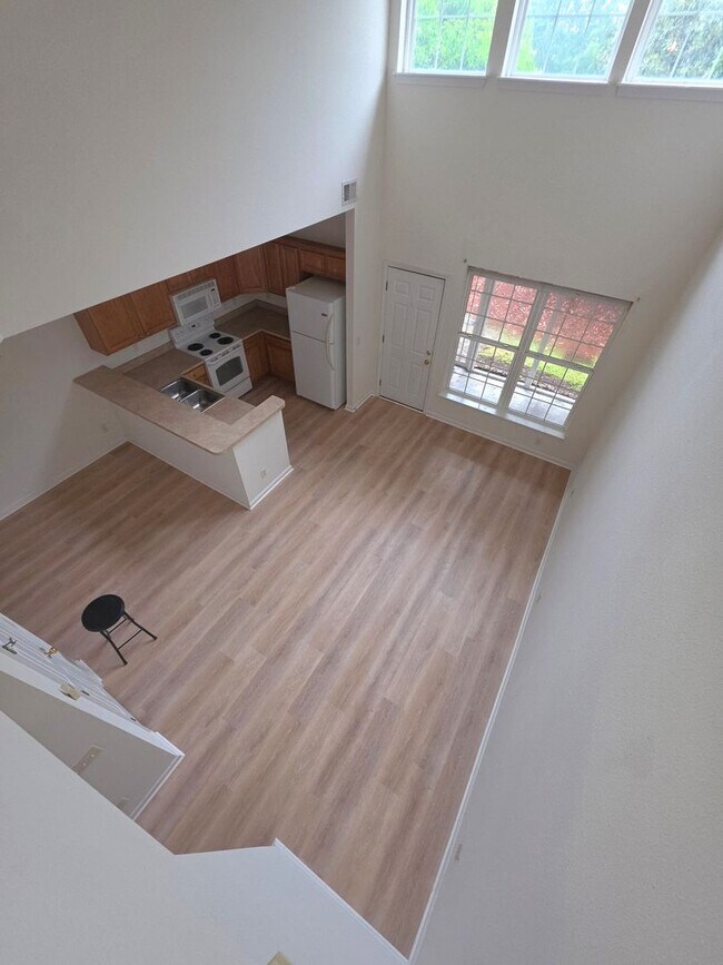 Building Photo - Townhome In Park West