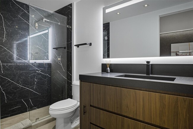 Building Photo - 2301 Collins Ave