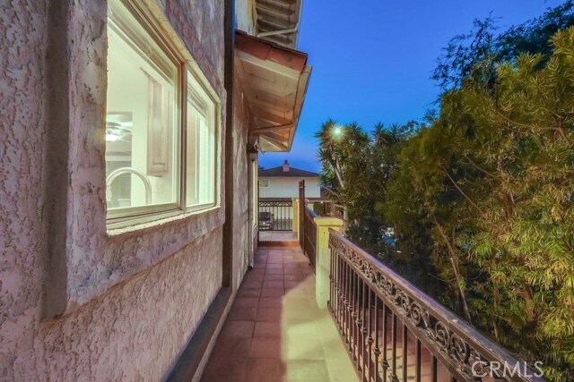 Building Photo - 3554 Seaglen Dr