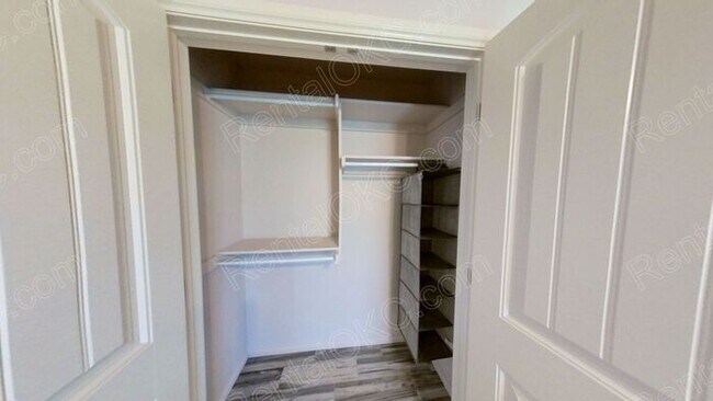 Building Photo - Great 3 bed 2 Bath on the West side.