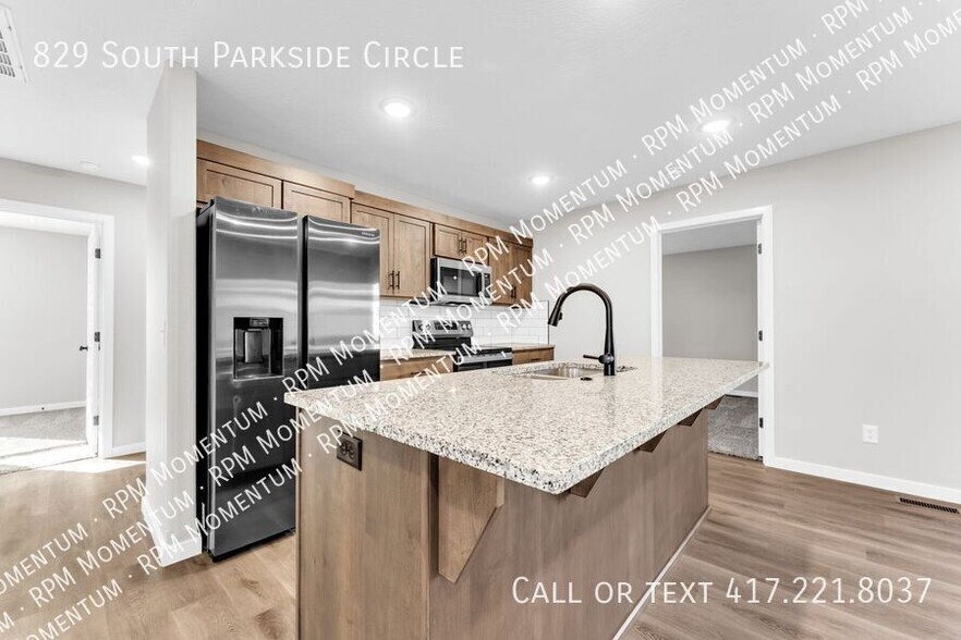 Building Photo - 829 S Parkside Cir