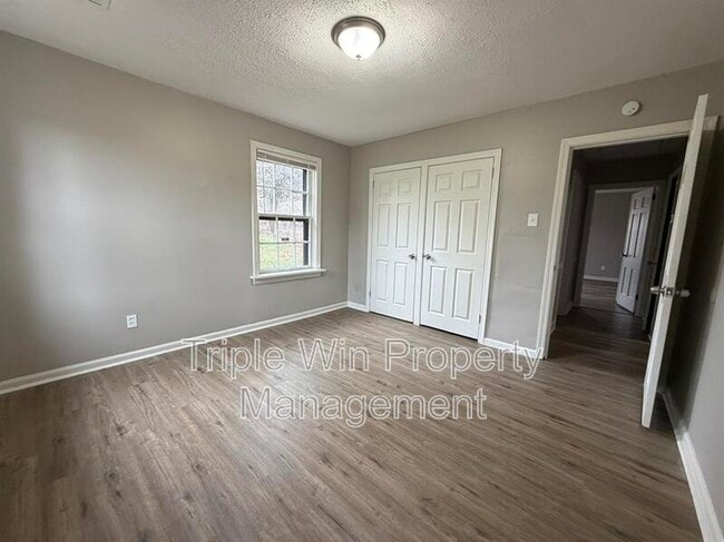 Building Photo - 520 Hentschel Pl