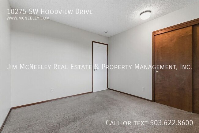 Building Photo - 10275 SW Hoodview Dr