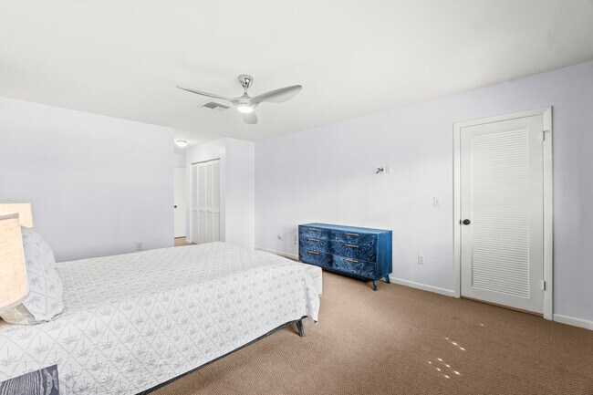 Building Photo - 5 Westgate Ln