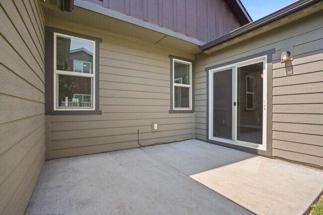 Building Photo - 1284 N Heath Ave