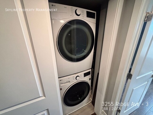 Building Photo - 3255 Ridge Ave