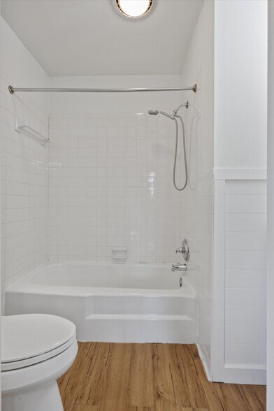 Building Photo - 930 Corning Rd